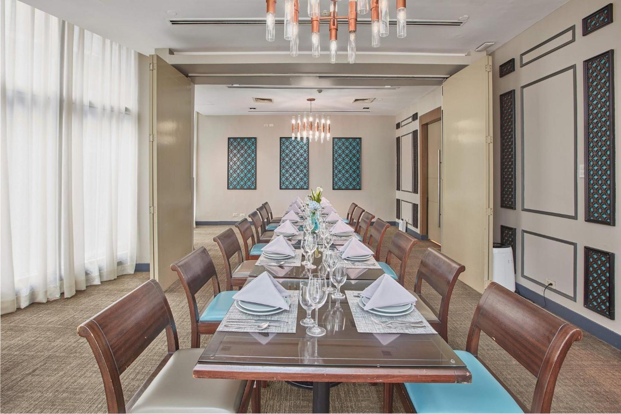 Crowne Plaza Manila Galleria By Ihg 5*