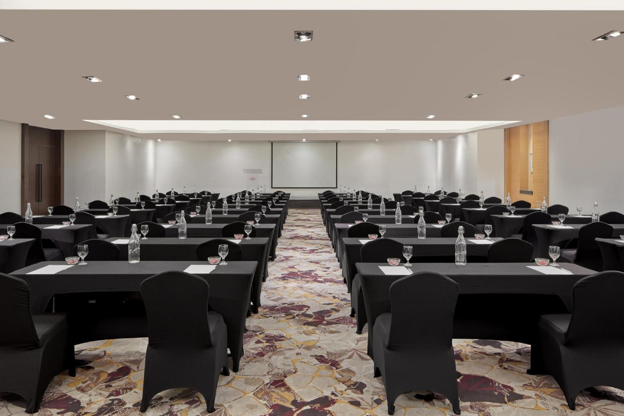 Hotel Crowne Plaza Manila Galleria By Ihg